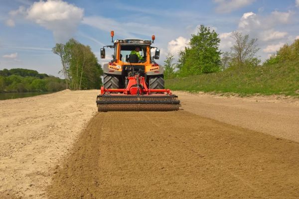Vorbereitung Saatbett, Teilgebiet 1 FFH-Schwerpunkt Loiching Vorbereitung Saatbett, Teilgebiet 1 FFH-Schwerpunkt Loiching